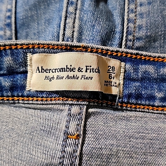 Abercrombie & Fitch High Rise Ankle Flare - Picture 13 of 14